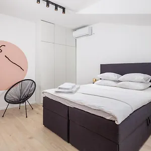 Pearl, Center Apartman